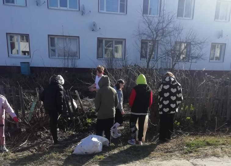  В школе прошёл весенний  субботник.